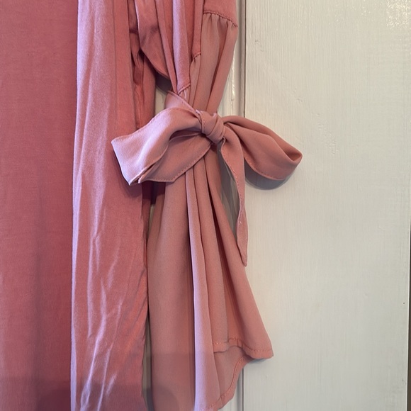 Woman's pink top - Picture 2 of 4